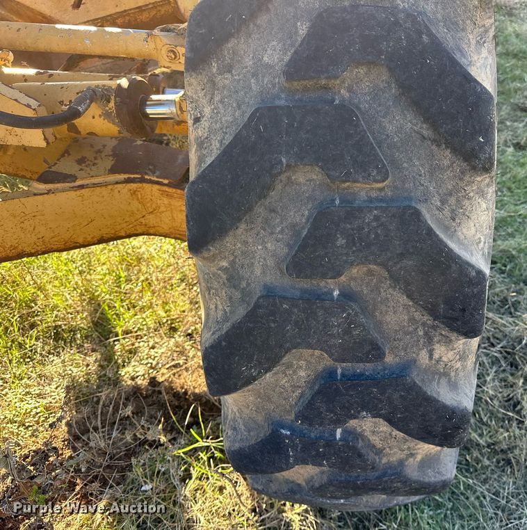 image for item DP3248 1988 Champion 720A  motor grader