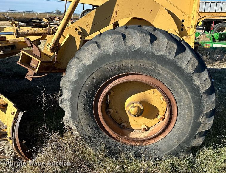 image for item DP3248 1988 Champion 720A  motor grader