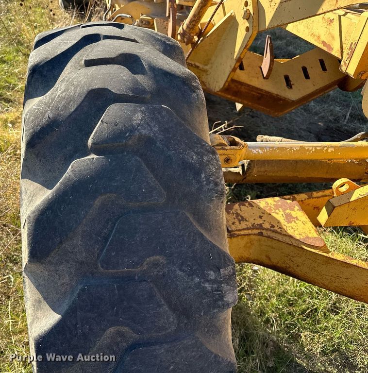 image for item DP3248 1988 Champion 720A  motor grader