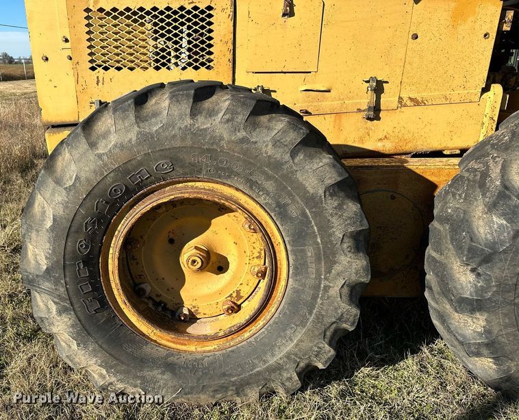 image for item DP3248 1988 Champion 720A  motor grader