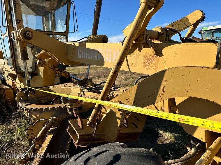image for item DP3248 1988 Champion 720A  motor grader