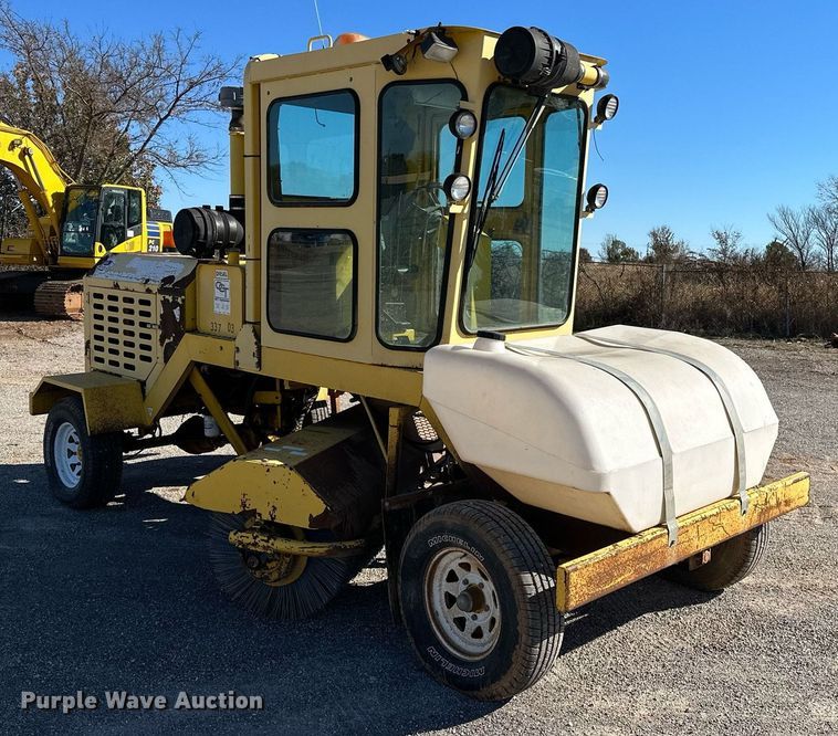 image for item DP3250 2005 Superior Broom DT80C  broom