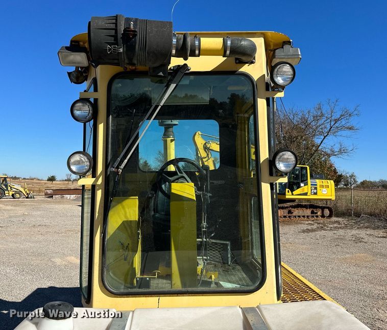 image for item DP3250 2005 Superior Broom DT80C  broom