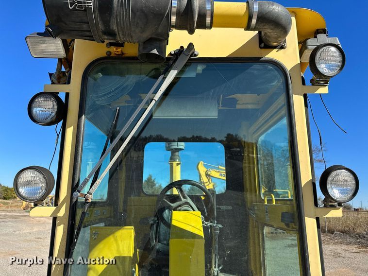 image for item DP3250 2005 Superior Broom DT80C  broom