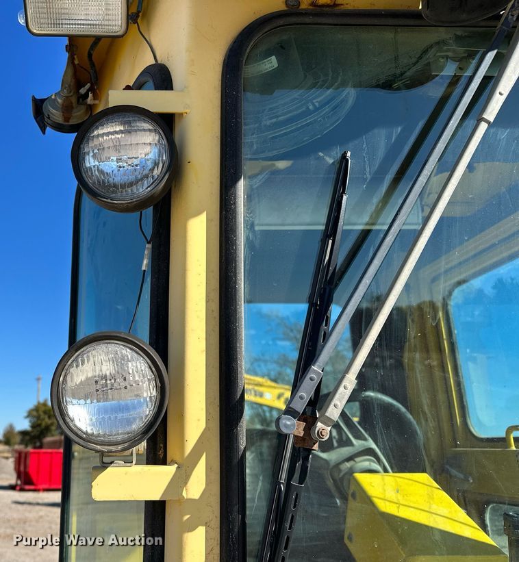 image for item DP3250 2005 Superior Broom DT80C  broom