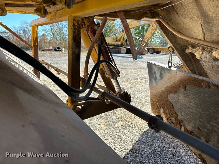 image for item DP3250 2005 Superior Broom DT80C  broom