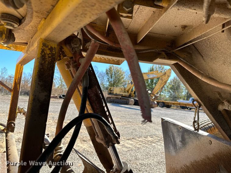 image for item DP3250 2005 Superior Broom DT80C  broom