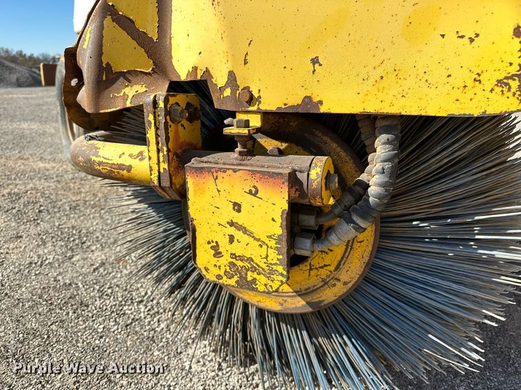 image for item DP3250 2005 Superior Broom DT80C  broom