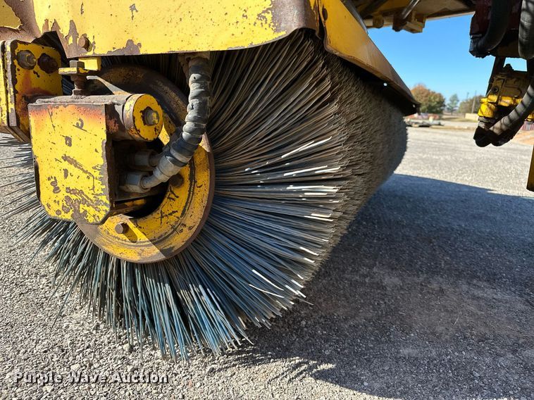 image for item DP3250 2005 Superior Broom DT80C  broom