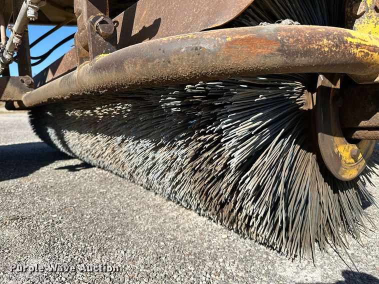 image for item DP3250 2005 Superior Broom DT80C  broom