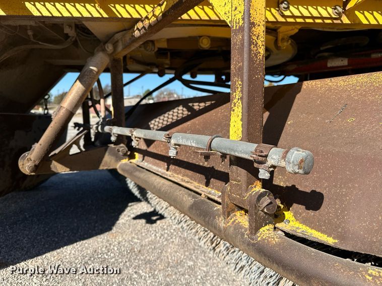 image for item DP3250 2005 Superior Broom DT80C  broom