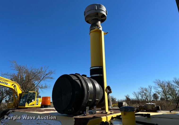 image for item DP3250 2005 Superior Broom DT80C  broom