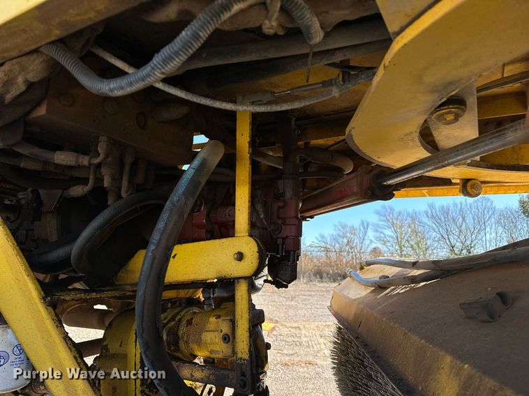 image for item DP3250 2005 Superior Broom DT80C  broom