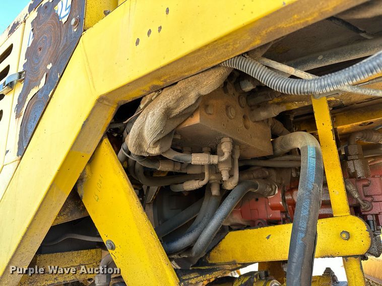 image for item DP3250 2005 Superior Broom DT80C  broom