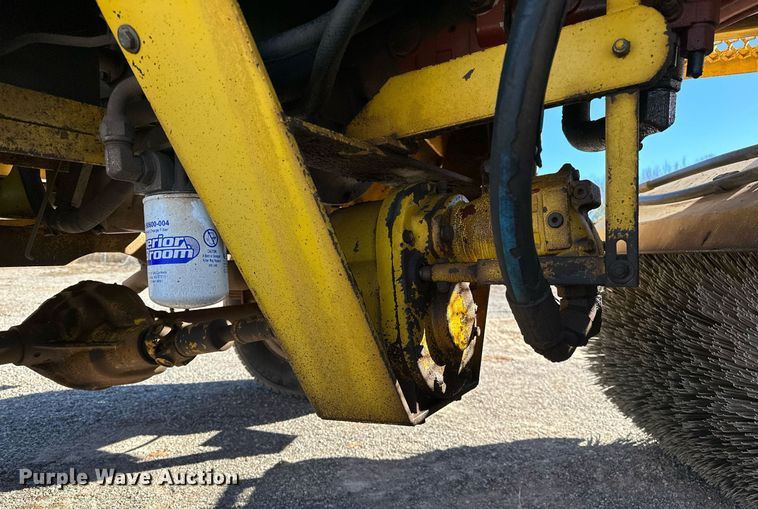 image for item DP3250 2005 Superior Broom DT80C  broom