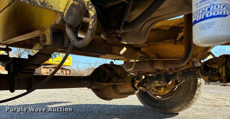 image for item DP3250 2005 Superior Broom DT80C  broom