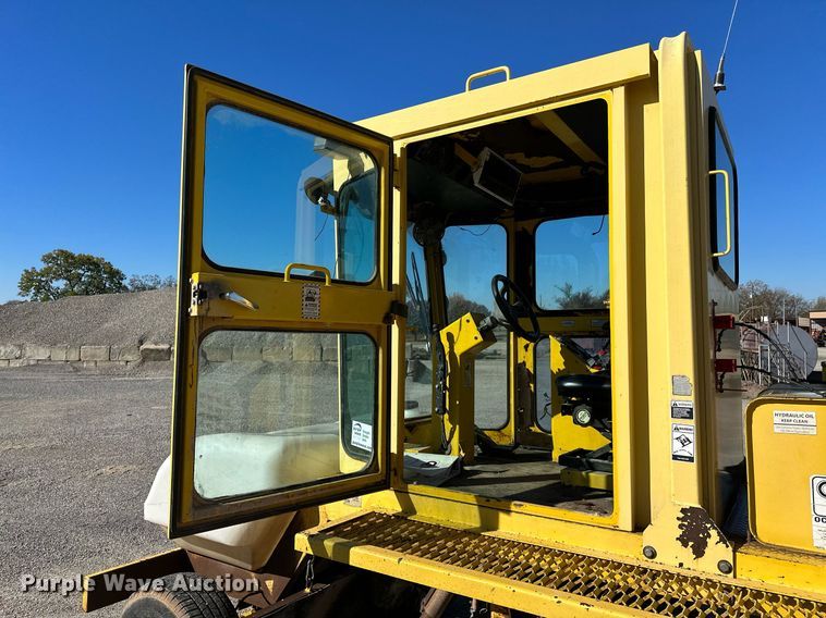 image for item DP3250 2005 Superior Broom DT80C  broom