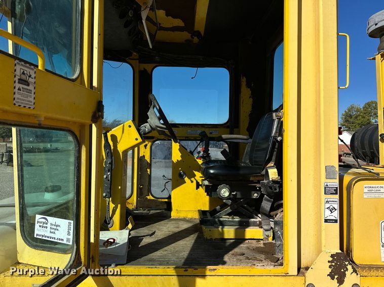 image for item DP3250 2005 Superior Broom DT80C  broom