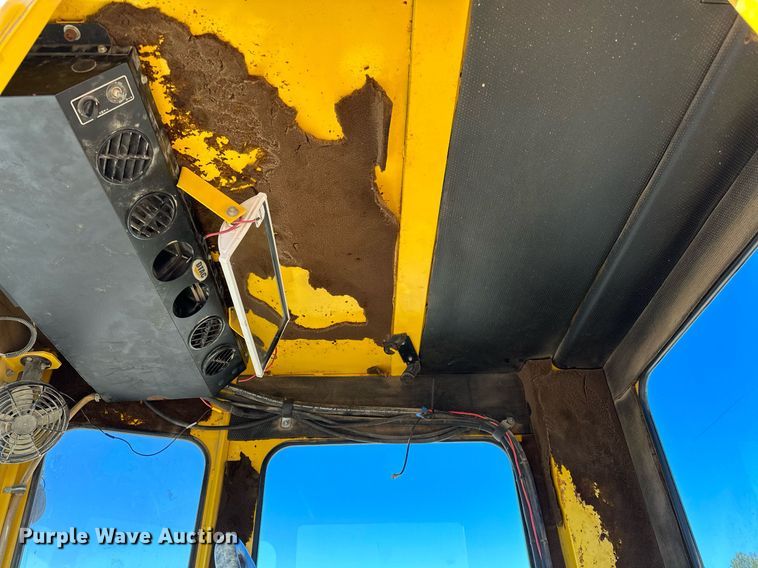 image for item DP3250 2005 Superior Broom DT80C  broom