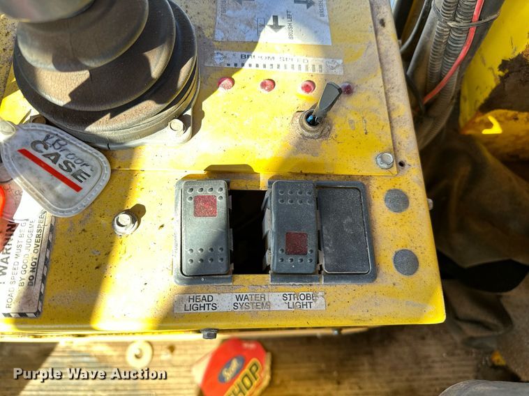 image for item DP3250 2005 Superior Broom DT80C  broom