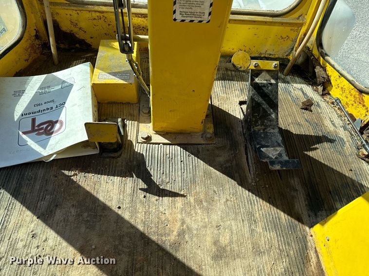 image for item DP3250 2005 Superior Broom DT80C  broom