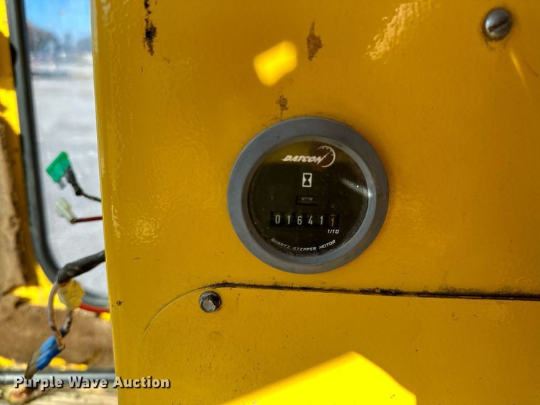 image for item DP3250 2005 Superior Broom DT80C  broom