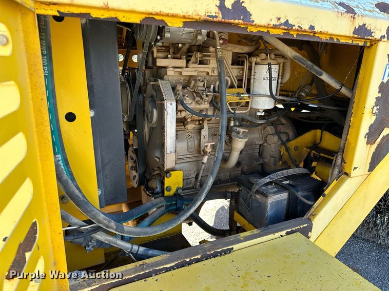 image for item DP3250 2005 Superior Broom DT80C  broom