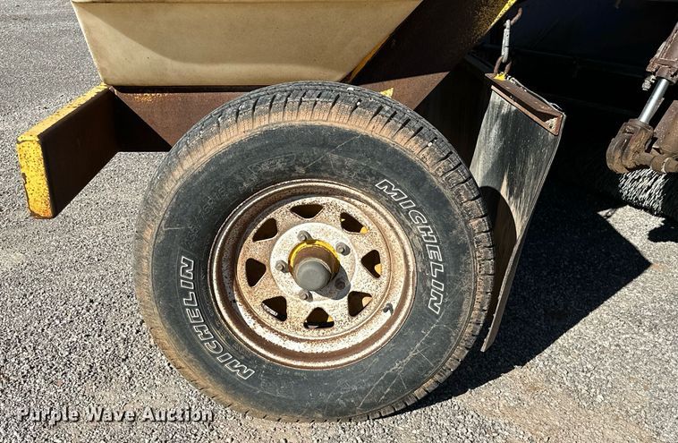 image for item DP3250 2005 Superior Broom DT80C  broom