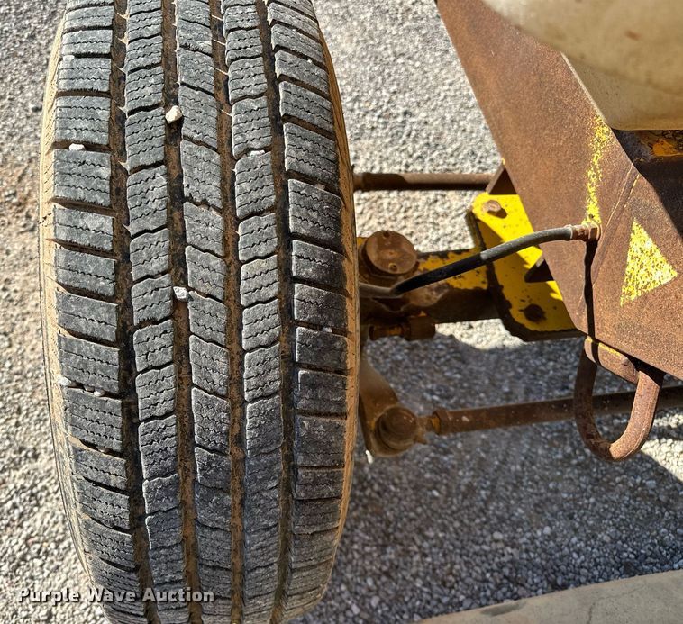 image for item DP3250 2005 Superior Broom DT80C  broom