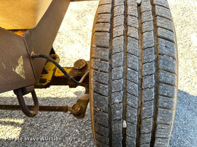 image for item DP3250 2005 Superior Broom DT80C  broom