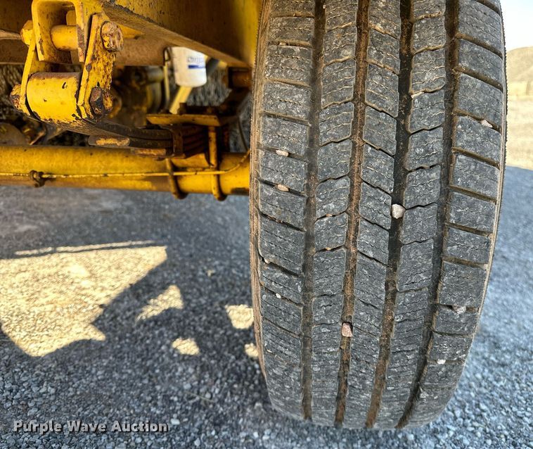 image for item DP3250 2005 Superior Broom DT80C  broom