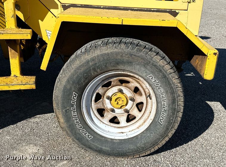 image for item DP3250 2005 Superior Broom DT80C  broom