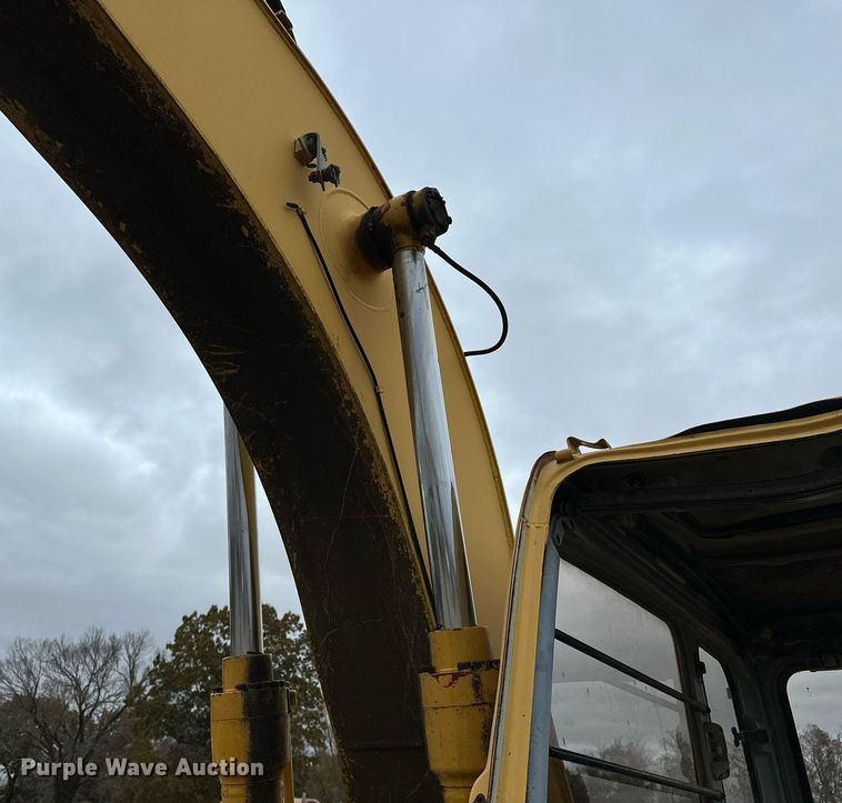 image for item DP3262 1999 John Deere 120  excavator