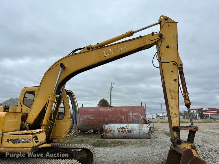 image for item DP3262 1999 John Deere 120  excavator