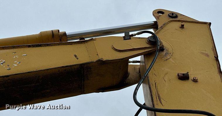 image for item DP3262 1999 John Deere 120  excavator