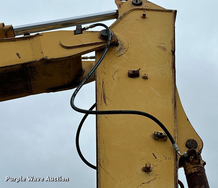 image for item DP3262 1999 John Deere 120  excavator