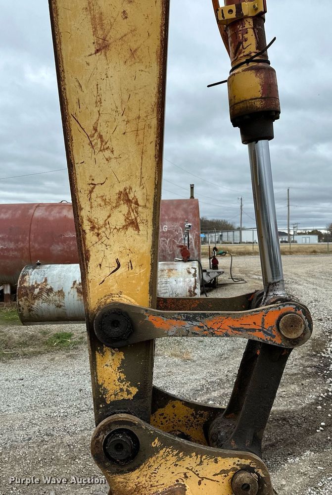 image for item DP3262 1999 John Deere 120  excavator