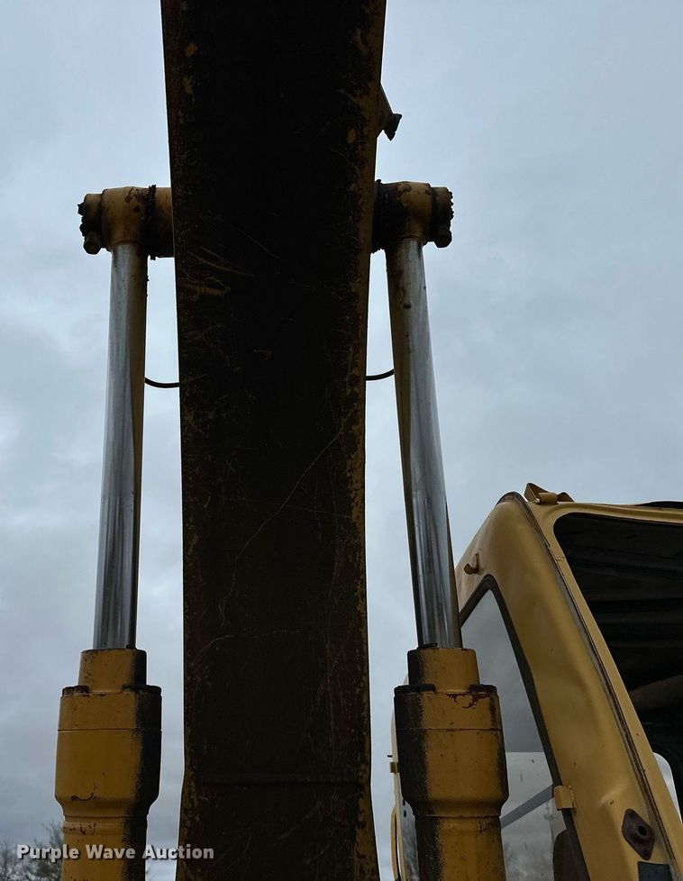 image for item DP3262 1999 John Deere 120  excavator