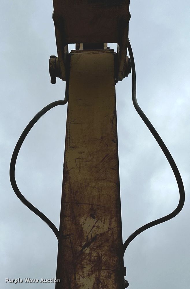 image for item DP3262 1999 John Deere 120  excavator