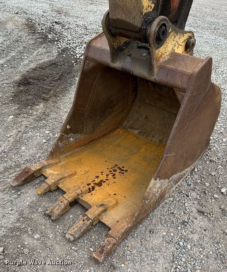 image for item DP3262 1999 John Deere 120  excavator