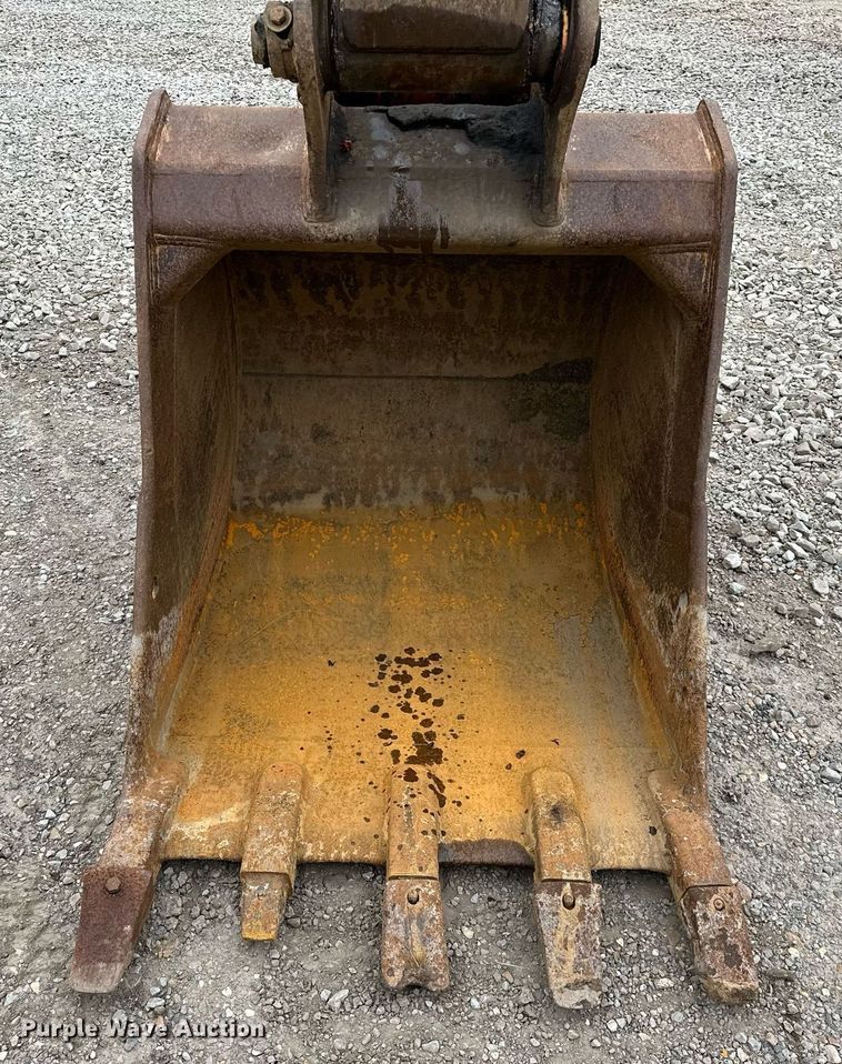 image for item DP3262 1999 John Deere 120  excavator