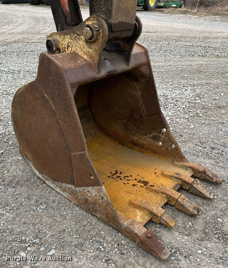 image for item DP3262 1999 John Deere 120  excavator