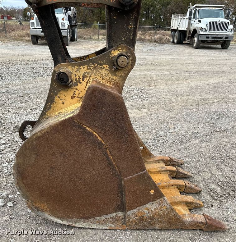 image for item DP3262 1999 John Deere 120  excavator