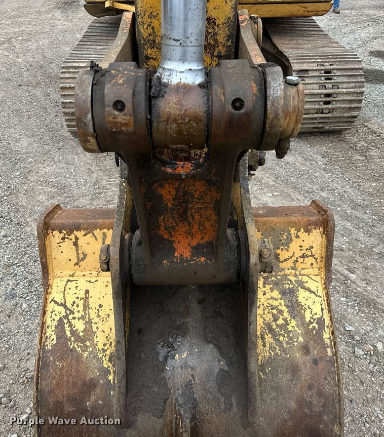 image for item DP3262 1999 John Deere 120  excavator