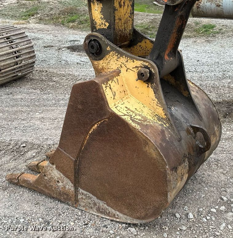 image for item DP3262 1999 John Deere 120  excavator