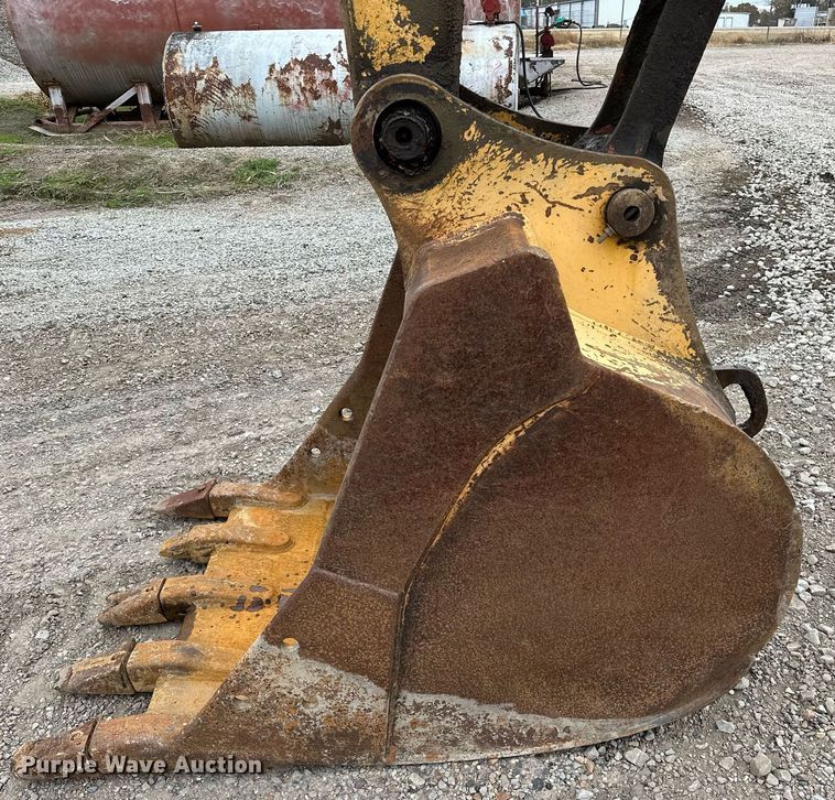 image for item DP3262 1999 John Deere 120  excavator