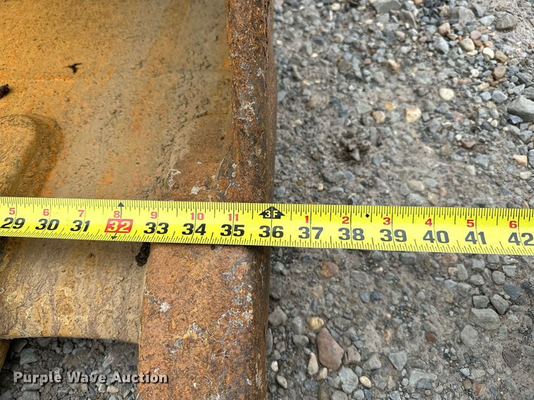 image for item DP3262 1999 John Deere 120  excavator