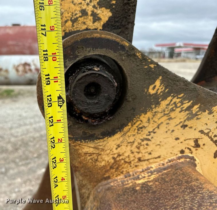 image for item DP3262 1999 John Deere 120  excavator