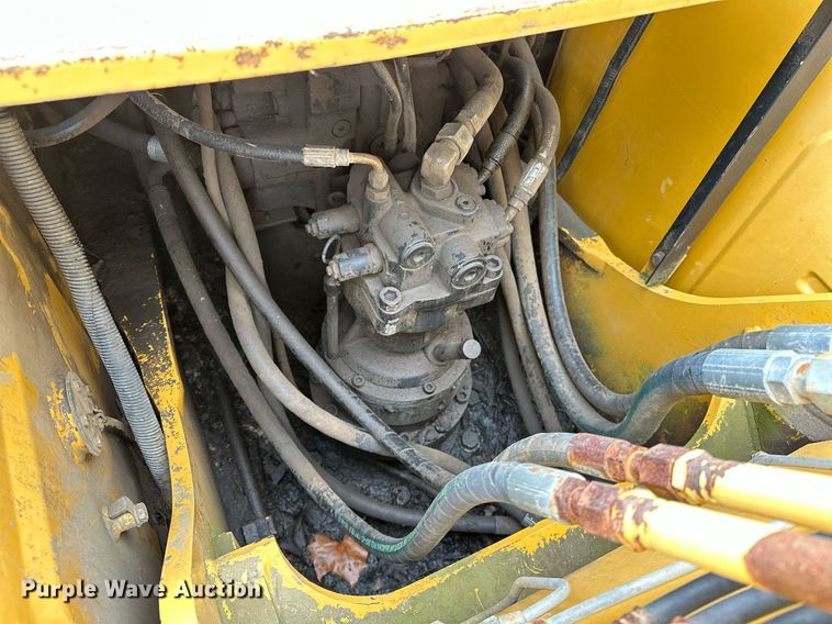 image for item DP3262 1999 John Deere 120  excavator