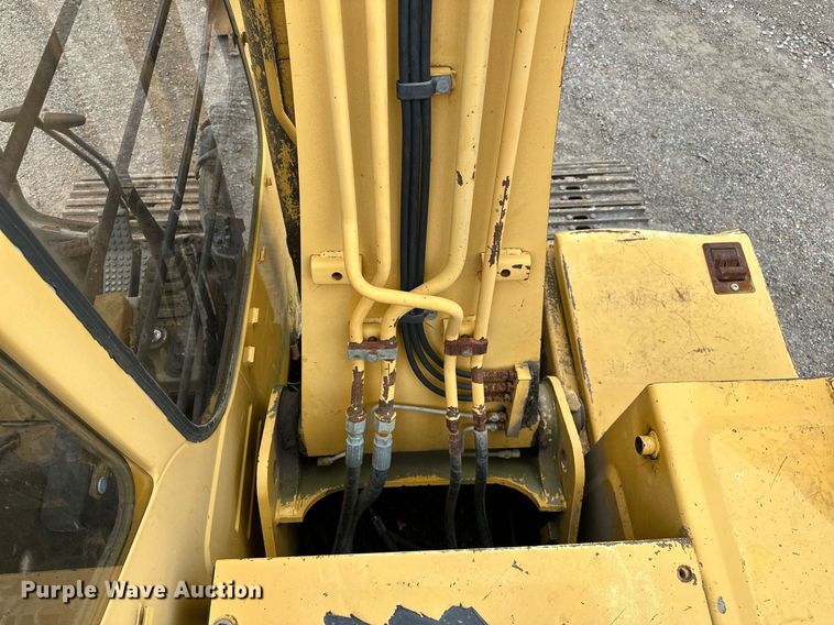 image for item DP3262 1999 John Deere 120  excavator